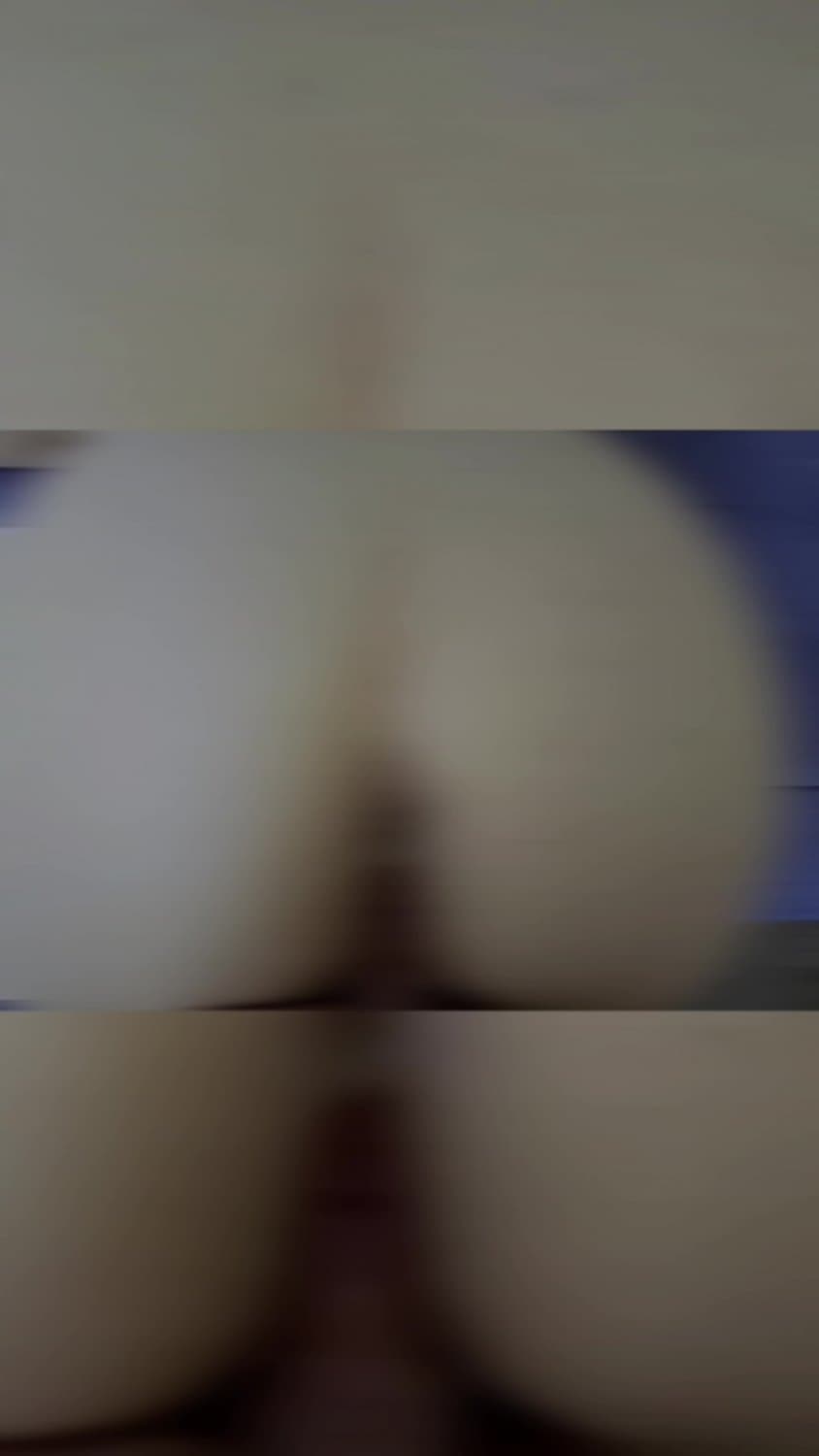 ?? Airbnb, open windows, street sound... and 69 reasons for the day to burn even more. ??