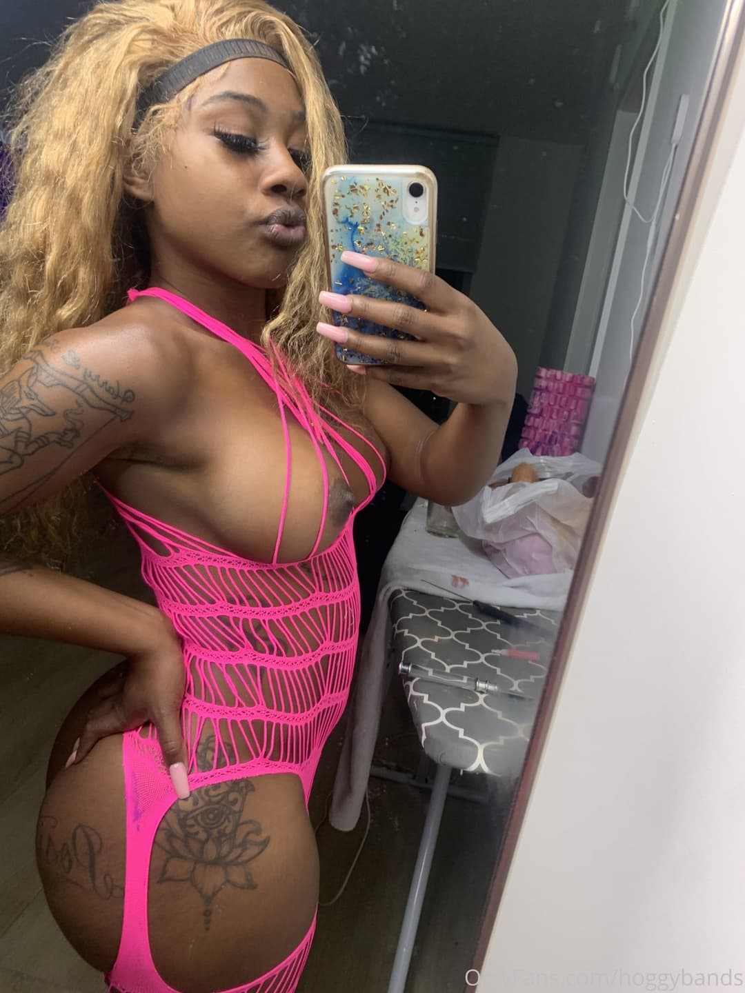 Ebony Hogany sexy Stripper ass