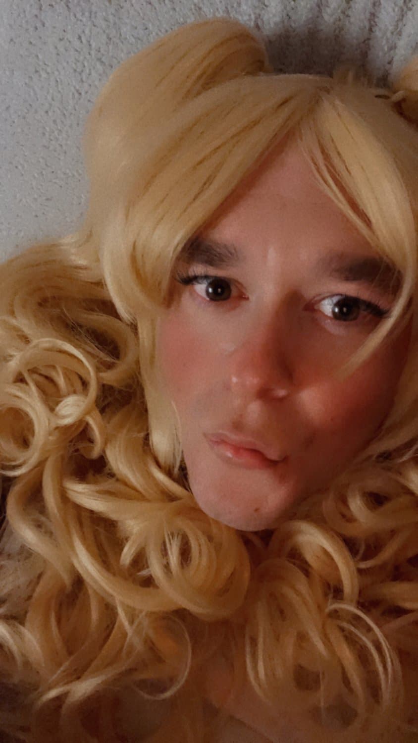 KIK: femboydanireid | UK Femboy Bubble Butt Sissy Slut