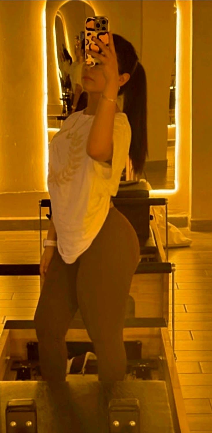 Chaparrita nalgona con algunos fakes