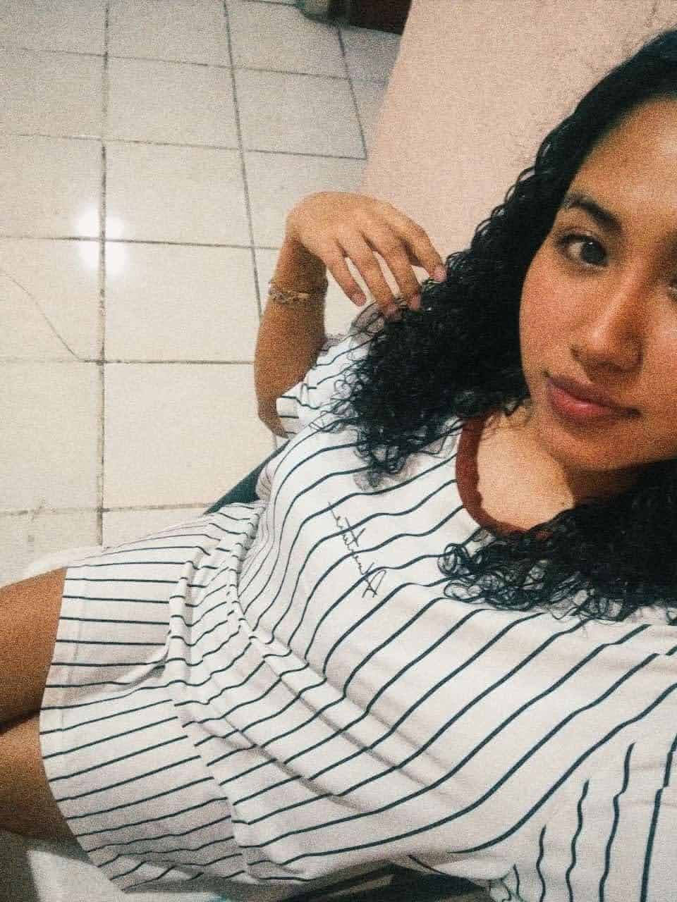 Perrita morena culona filtrada y exhibida