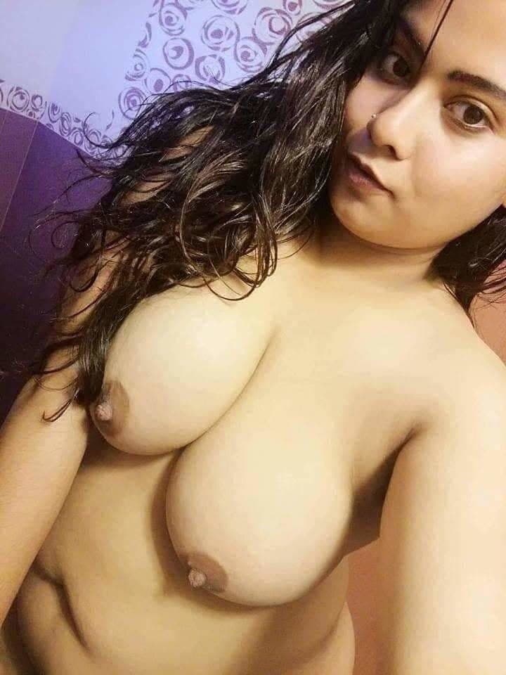 Click to view full size Arab milf Show her boobs and booty ???