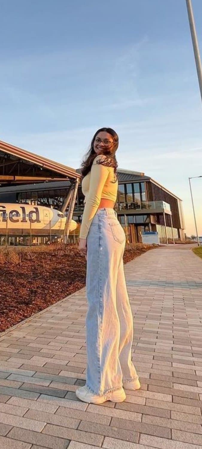 NASTY INDIAN TEEN W GLASSES LICKS THE TOILET SEAT