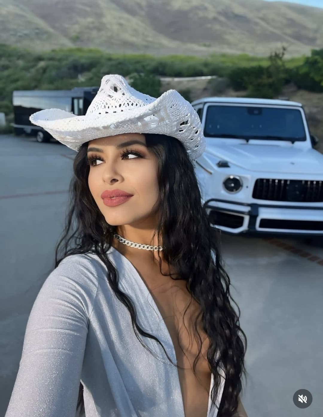 Kimmie Q97 from Fresno 559 ?goonfuel feet, soles, legs, nips, tribs. I love jerking to her ?