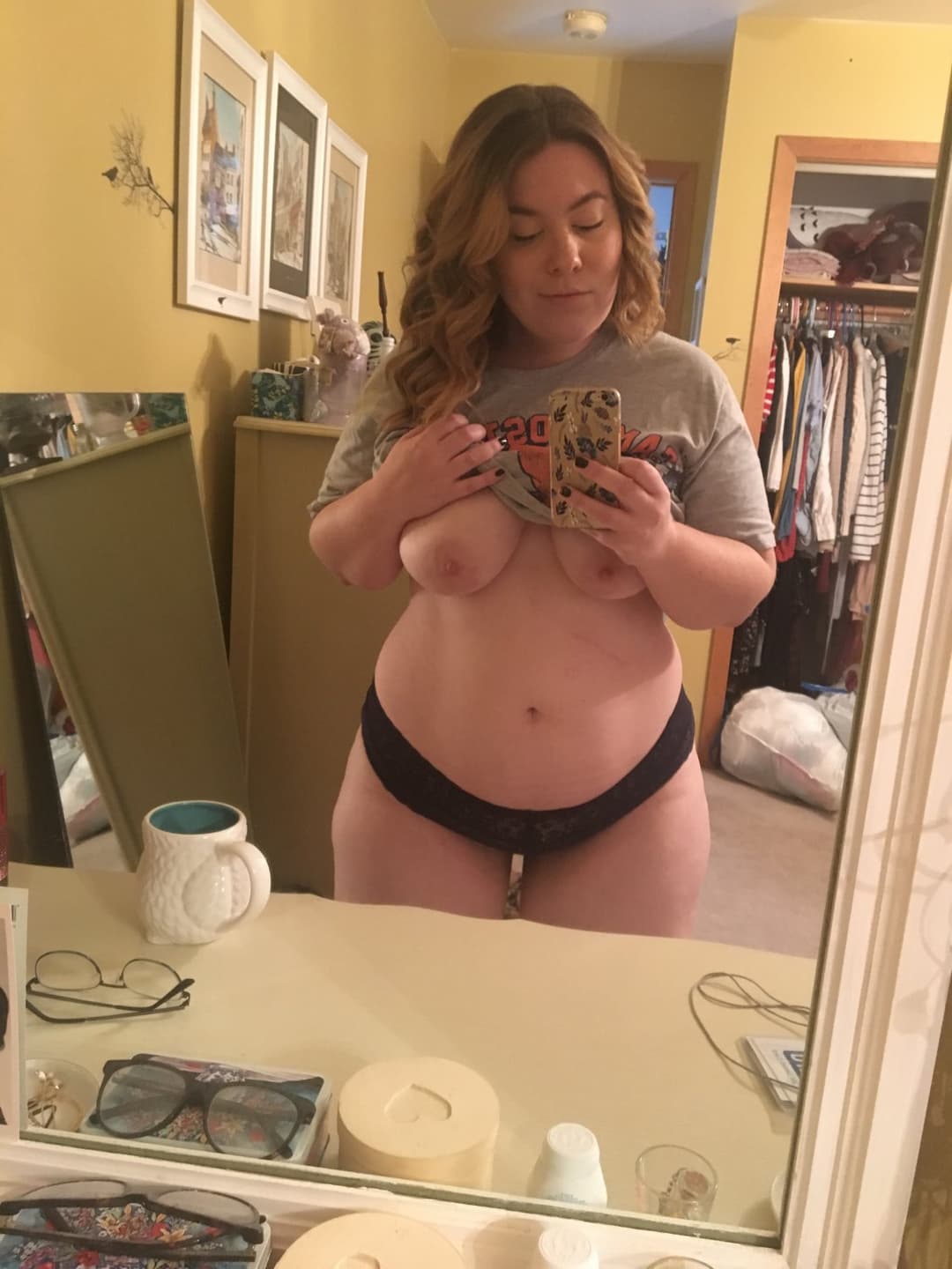 Chubby slut in lace panties