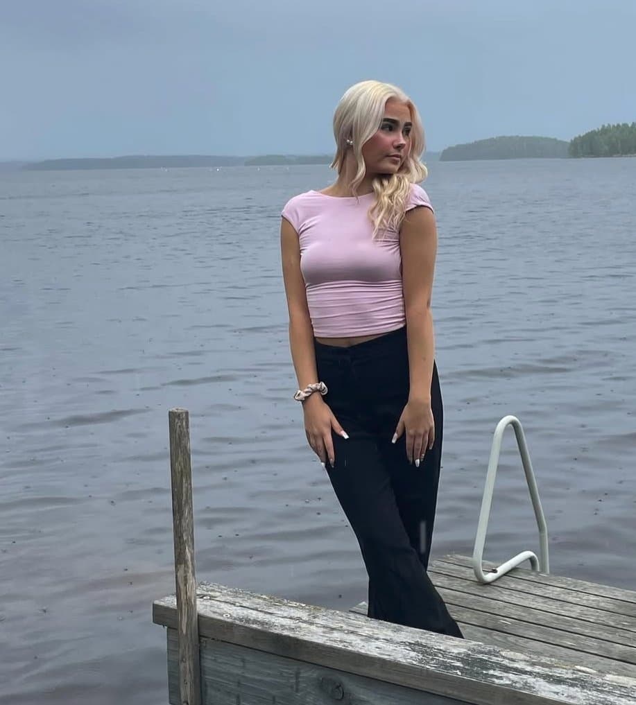 Click to view full size I found this one dude older sister go make him cry and scare on kik: honkka7