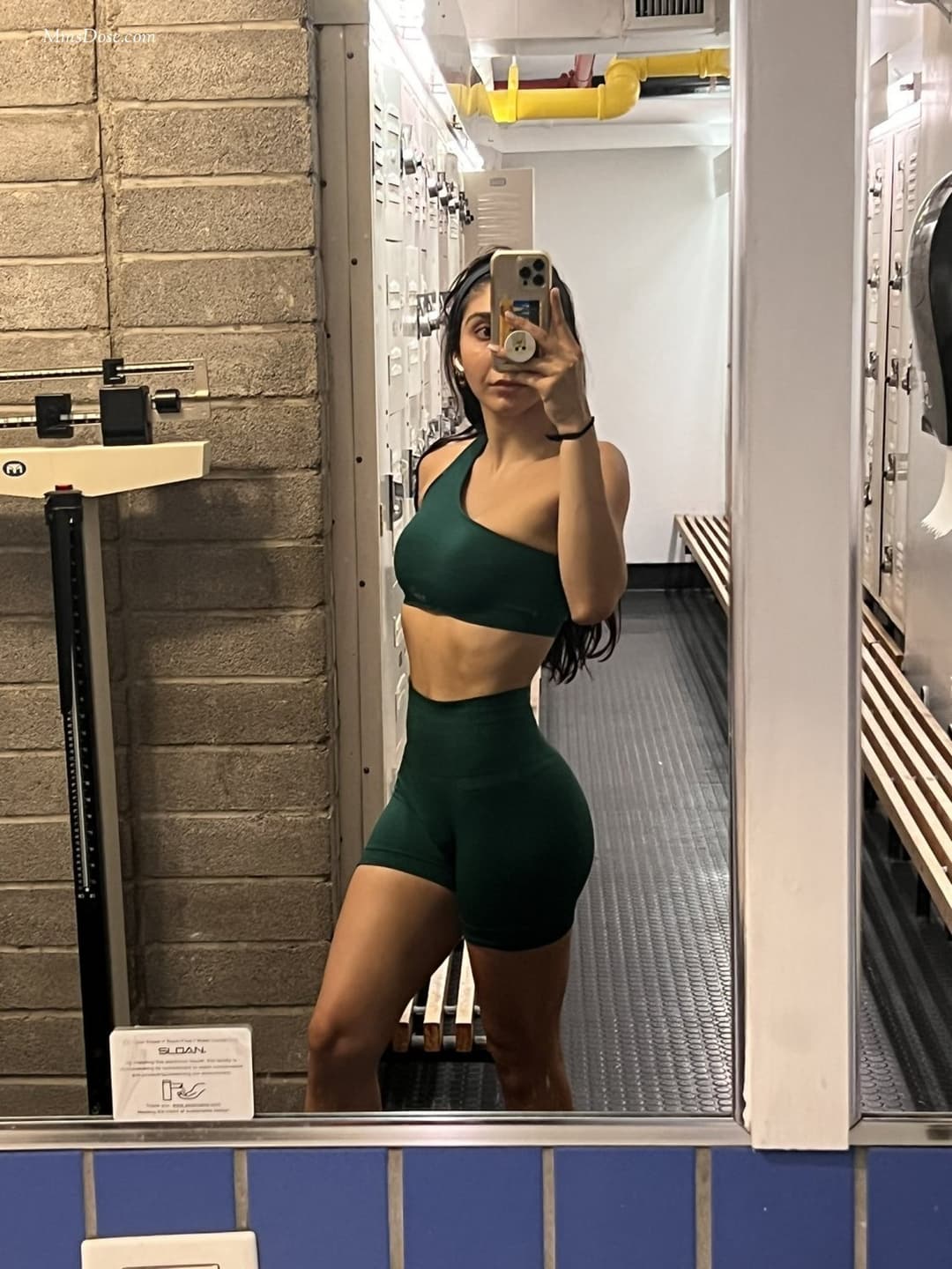 Extremely Hot Sexy Posh Indian Girl Sucking Huge BBC Hookup and Showing Her Perfect Nude Body