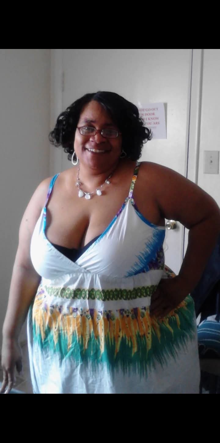 Mature Bbw Freak Regina From South Carolina ????Nude Pictures On Deck