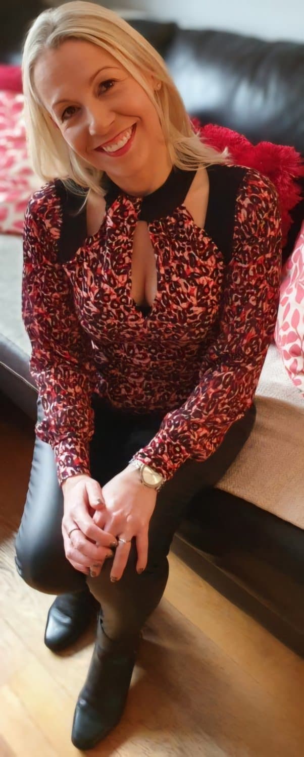 Mature UK Slut Legs Open