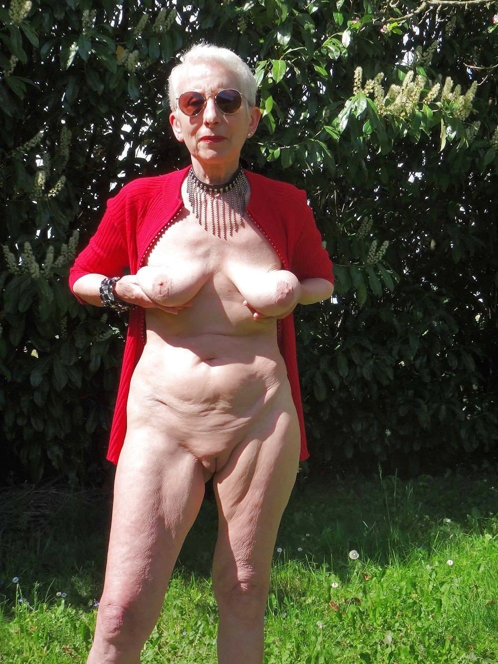 Beautiful mature women ?