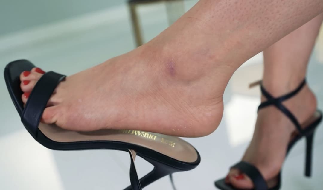 Red toenails in High Heels ? ???