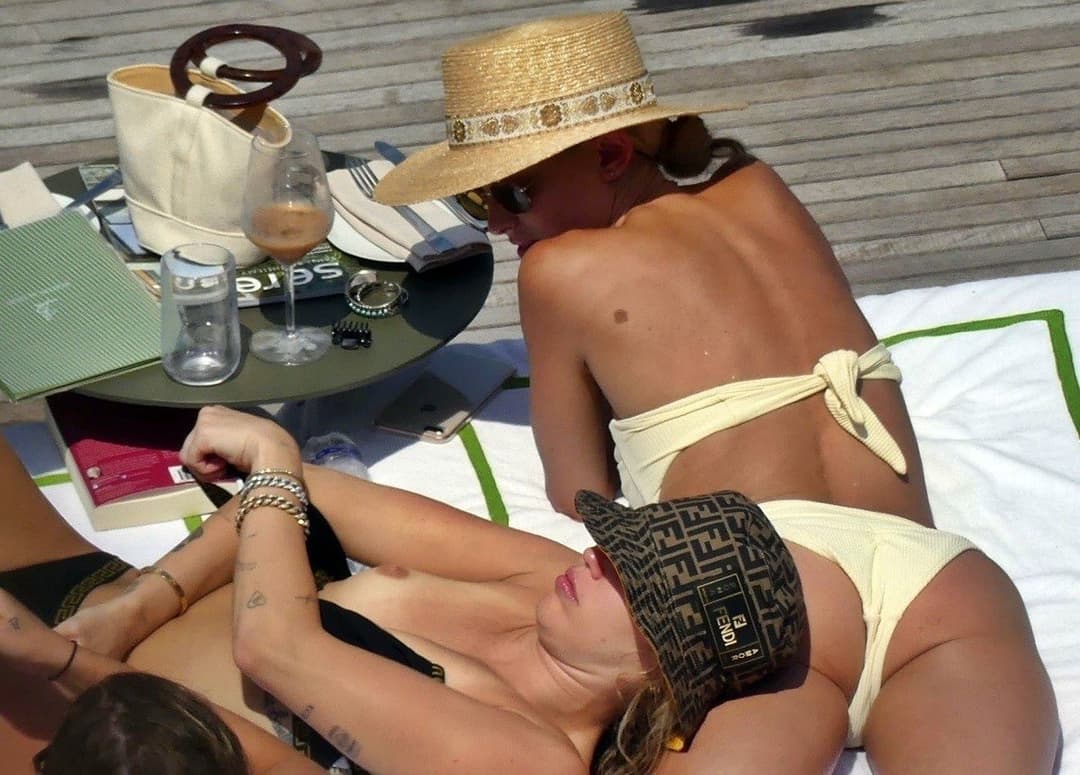 Click to view full size HOT CELEBS