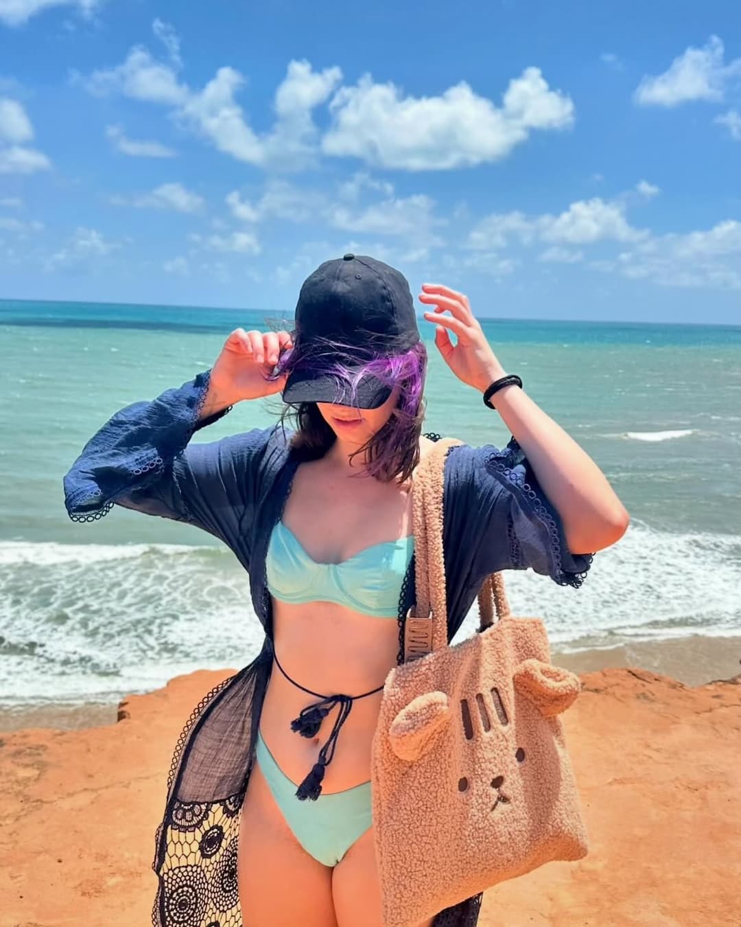 Julia K Barni na praia...Julia a belezza , ta muito gostosa !!!