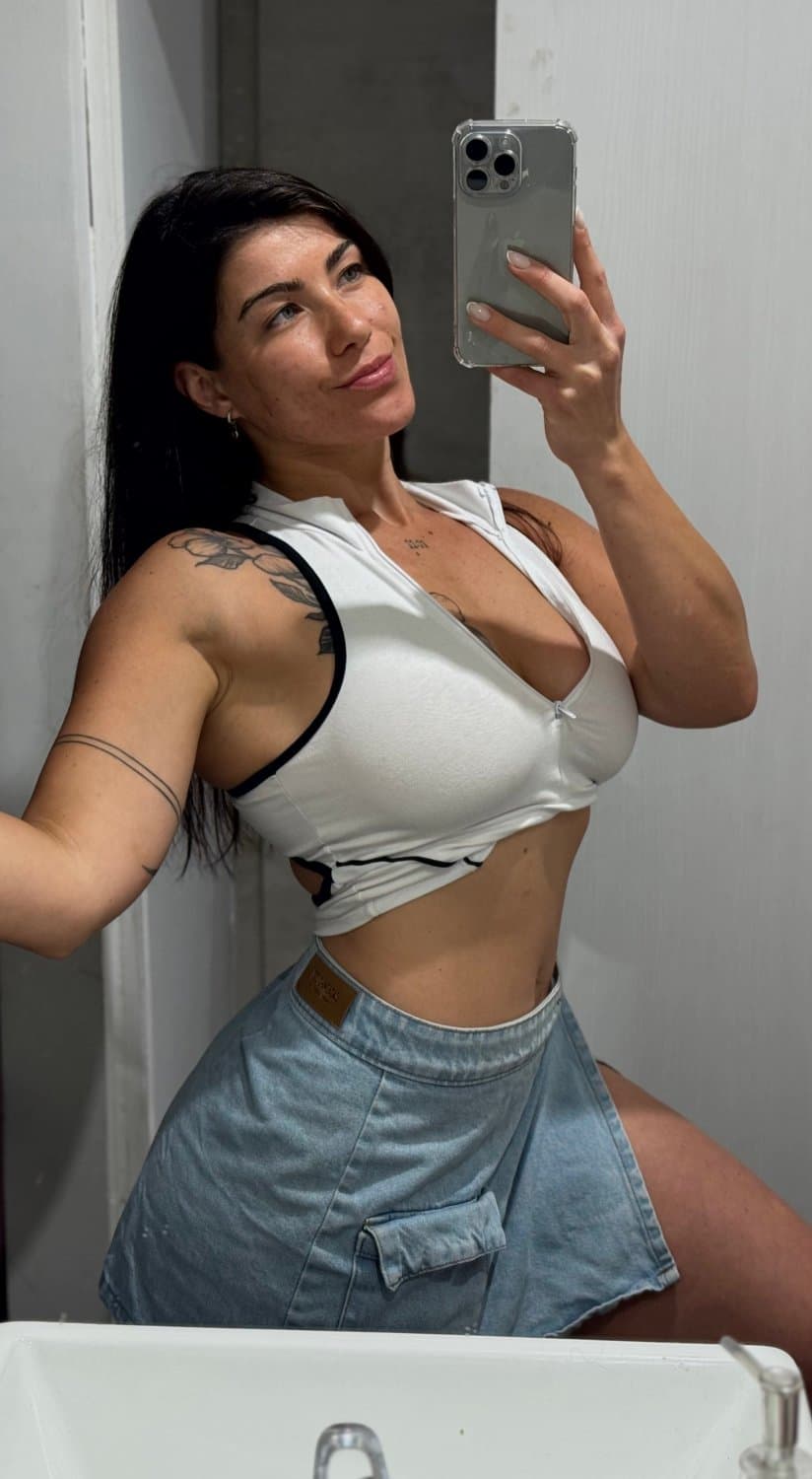 Click to view full size Just a fit girl with a strong body and a dirty mind ??