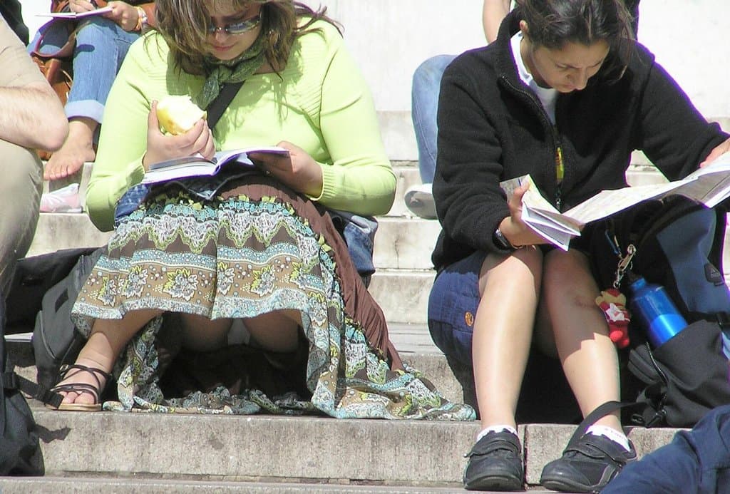 Click to view full size Some hot upskirts !