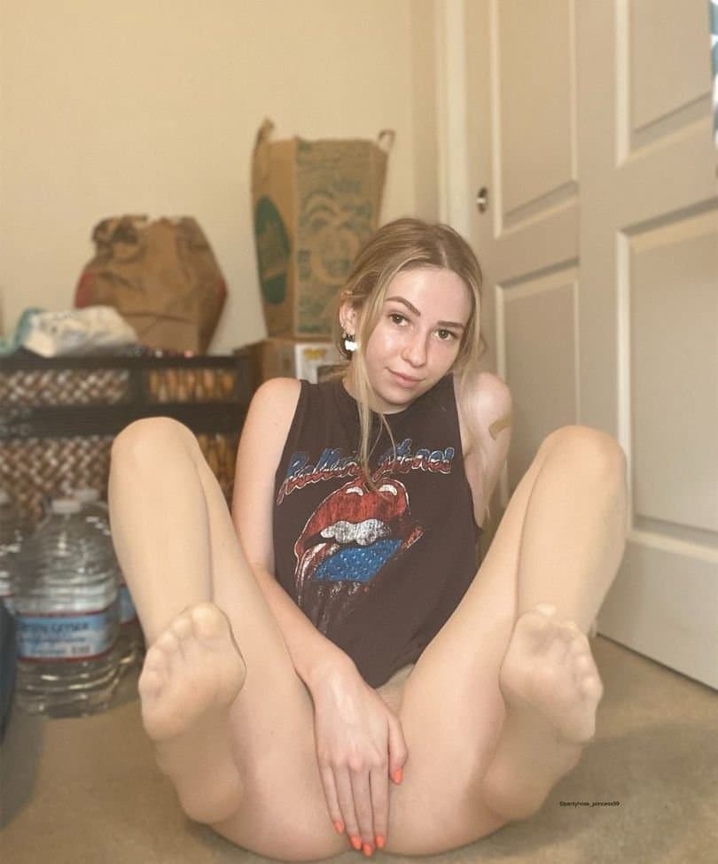 Click to view full size Le encanta follar con pantimedias ?