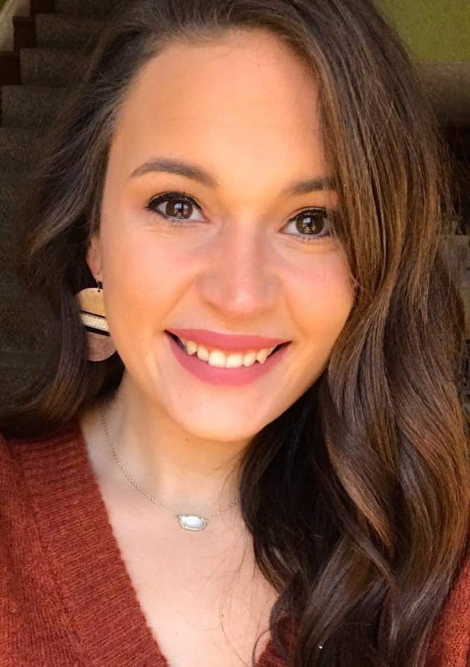 DM me to see more of this hot chick. (Non nude)