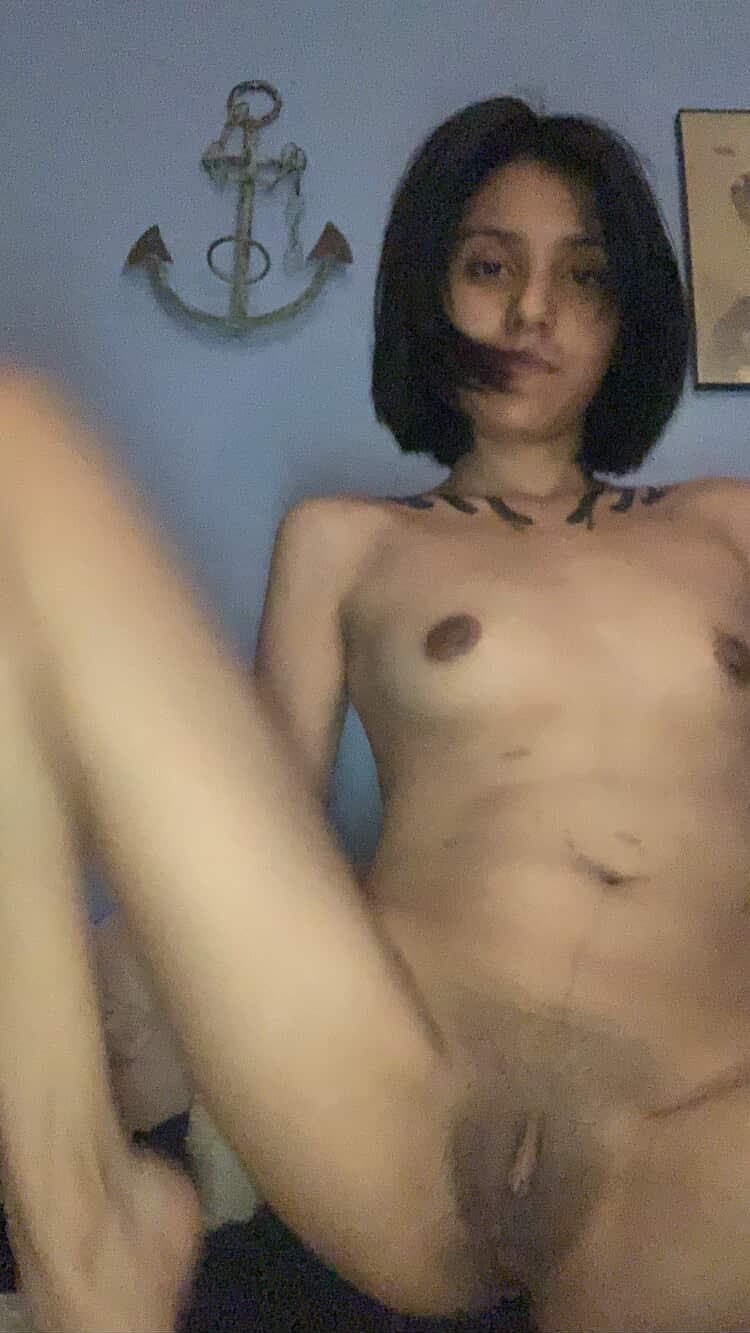 Alexia, 20yo (and her nude) irls