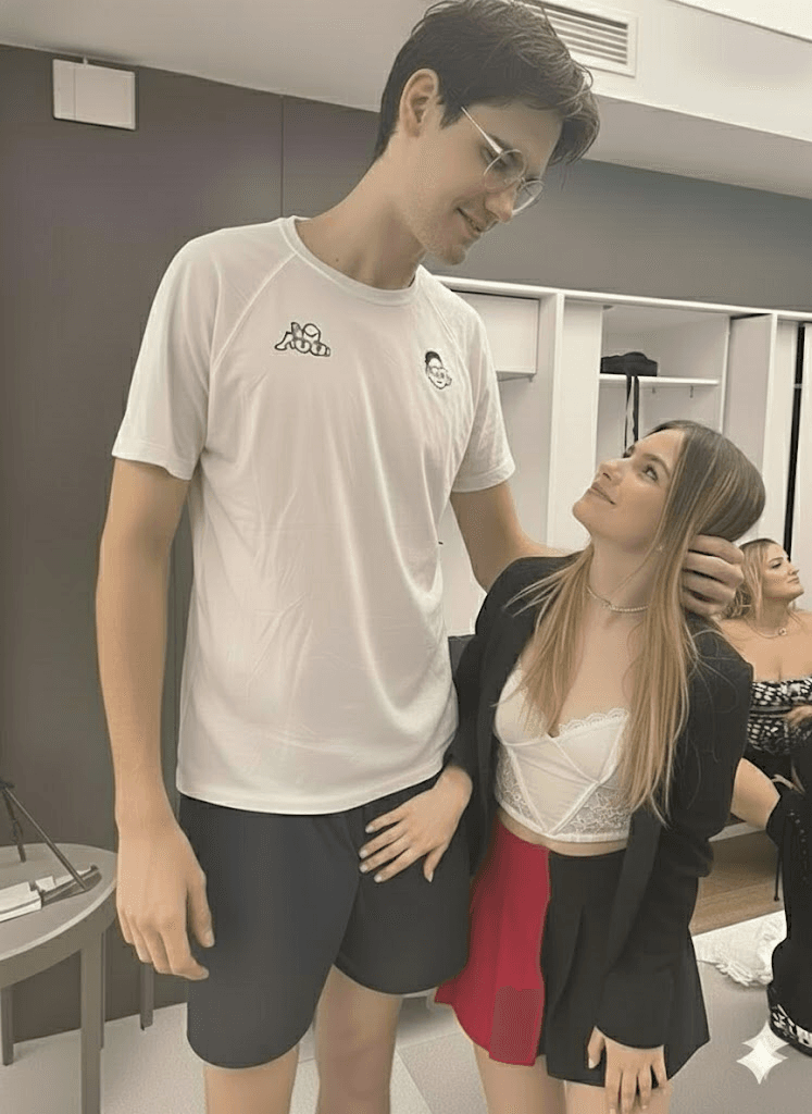 RIVERS GG TERMINA EN GLORYHOLE Y MAMADA EN LOS CAMERINOS