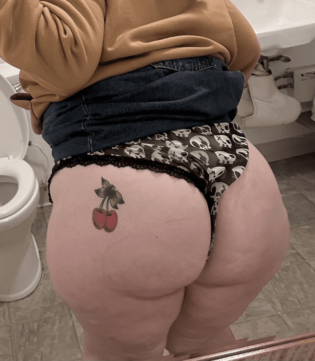 I luv GoTHICK BiG bo0Ty h03s.. Vicky !!!