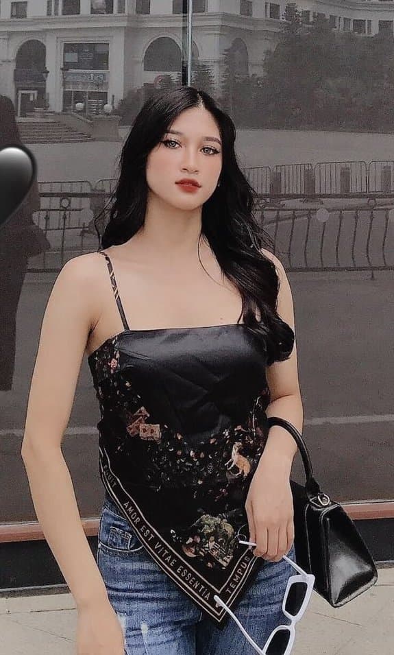 Pretty Asian VietNam Girl Voyeur HiddenCam Toilet Shitting.