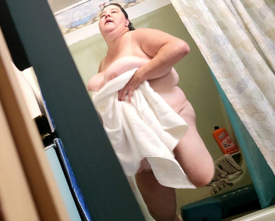 Big tit amputee webslut getting dressed