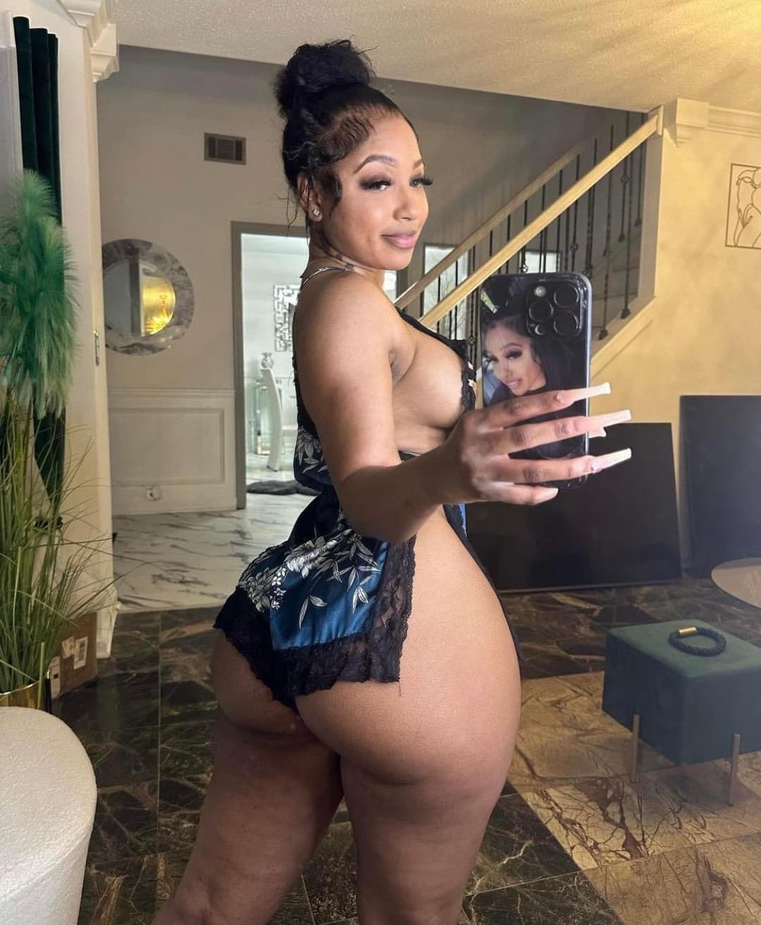 Big Ass Thot Shamayne G. New York Whore With Fat Ass Lil Pussy. Lil Thot In Public.