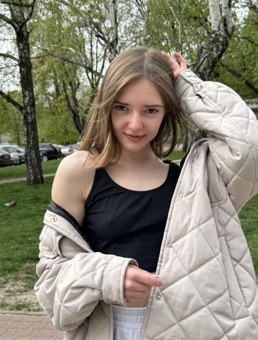 Freeuse kik cumslut for your own amusement repost her everywhere she loves cheating on her bf kikHer