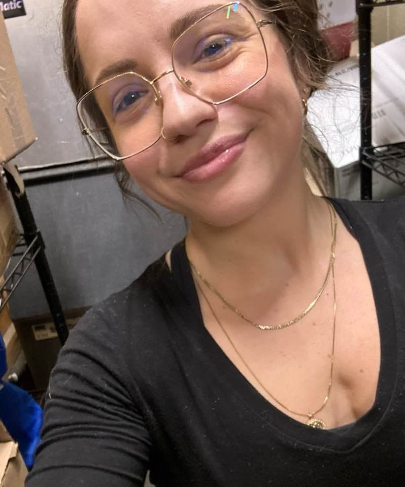 Sexy KIK slut shows off her fit body