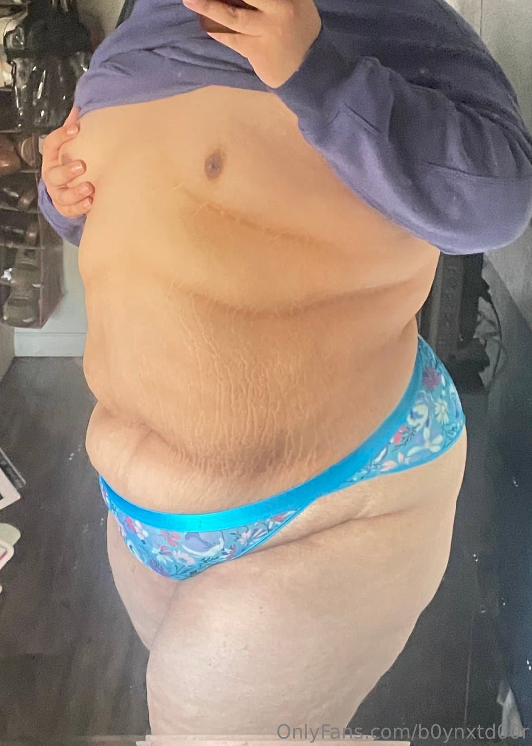 Another thicc bottom with a fat fuckable ass