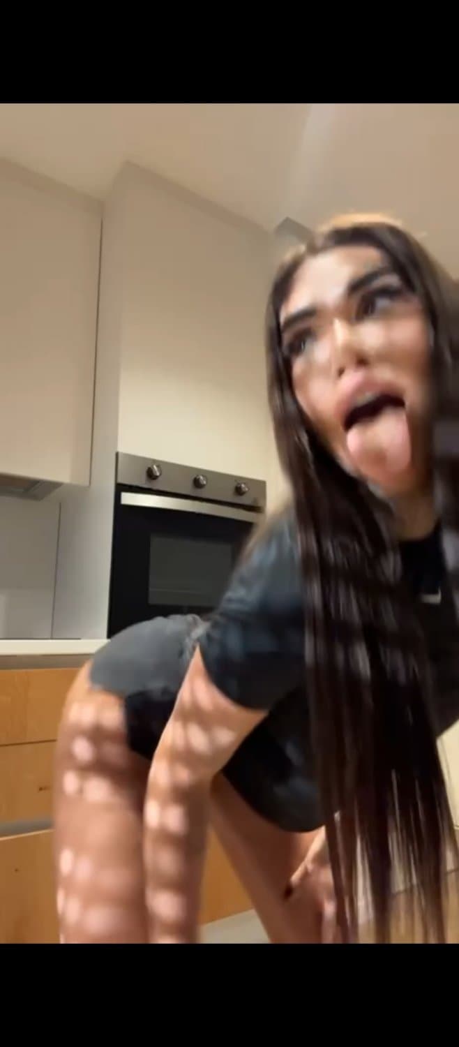 Click to view full size oh mami Bia esta muy porno y tiene un cuerpazo divino?????????