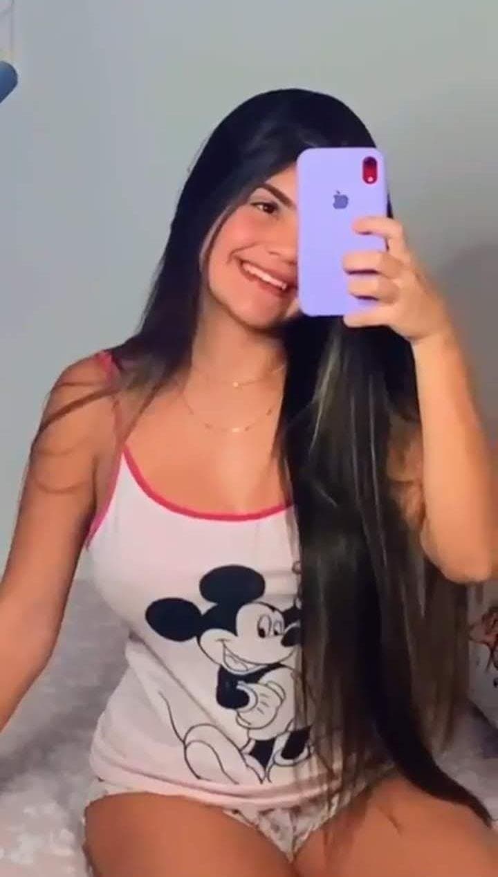 Tenho + dessa cadelinha aí gemendo baixinho p mãe nn ouvir rsrs