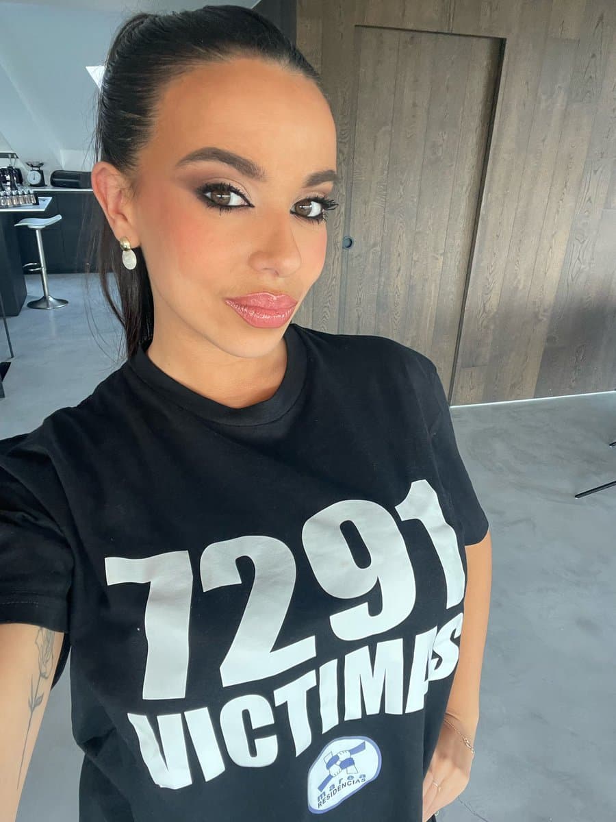 Zorra tetona española Sarah santaolalla, puta de mierda! Big tits Spanish bitch Sarah Santaolalla!