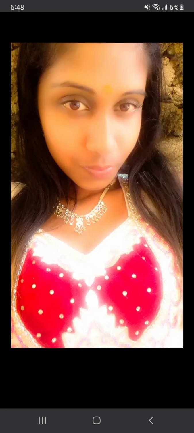 Love that my aunt shows off her body and that sexy face