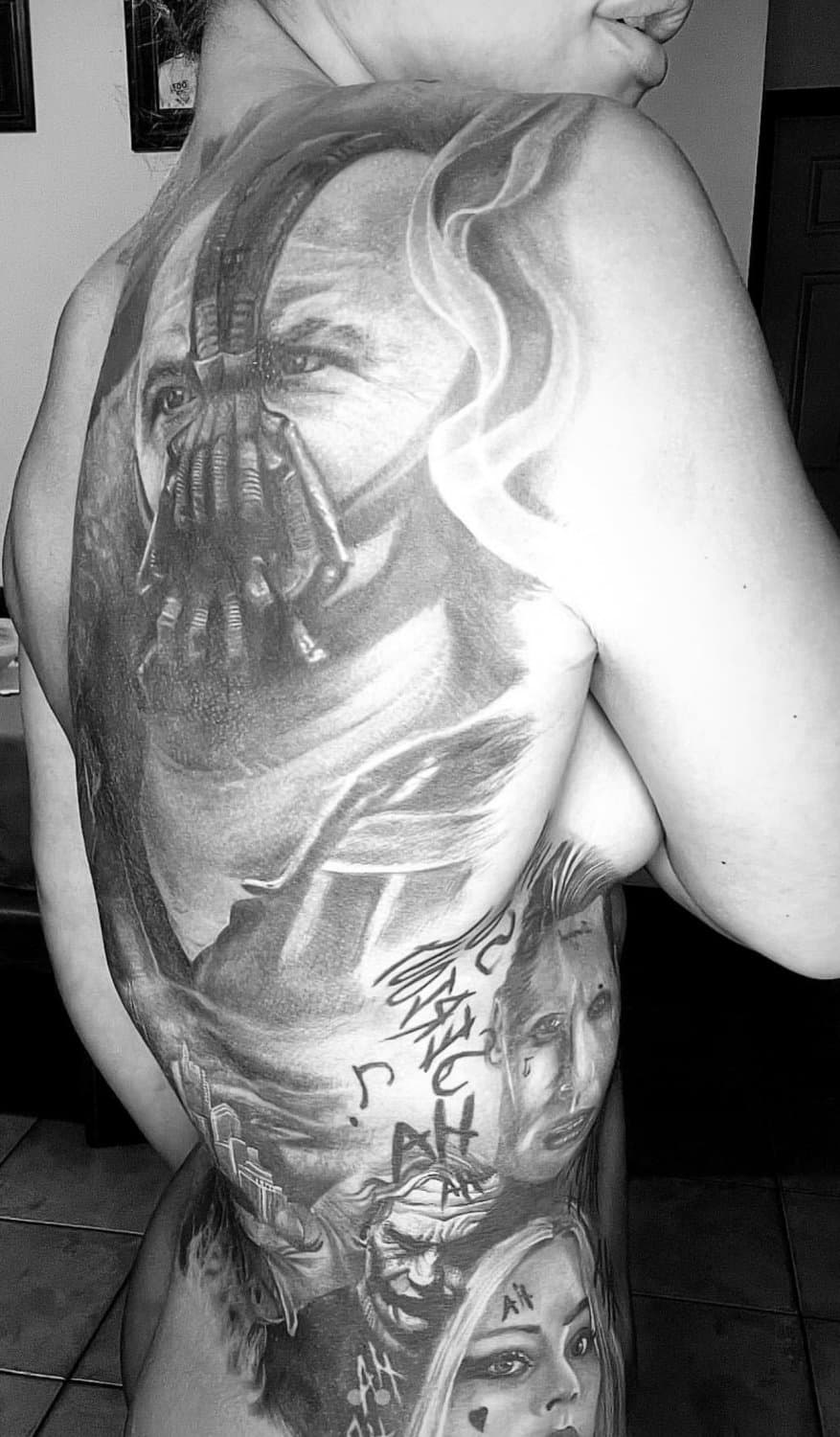 Aussie fitness model loves flaunting her body