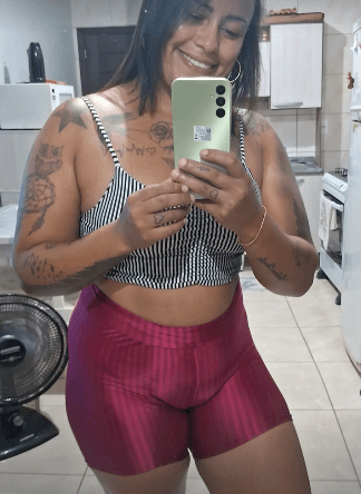 Morena bucetuda, exibe o capô de fusca | Thick Latina, thick pussy cameltoe