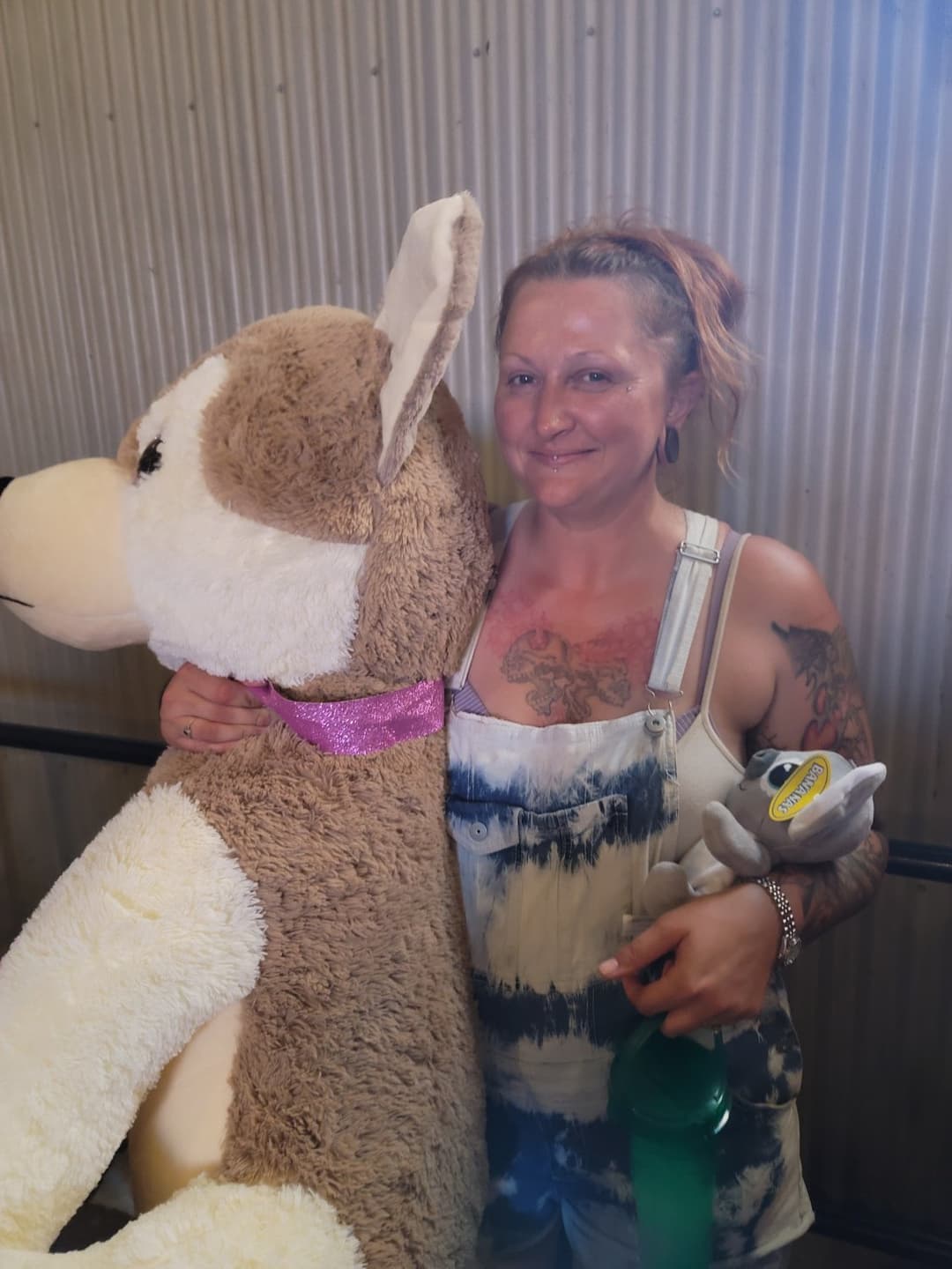 You know her check my profile. I want her cum home used. Plz suduce her.Pass to friends. Want cre p