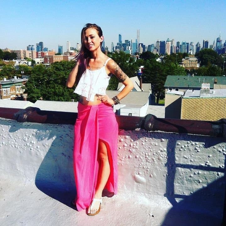 Whitney had no tits when she flashed for G G W, but somehow even with the tats I find her smokin hot