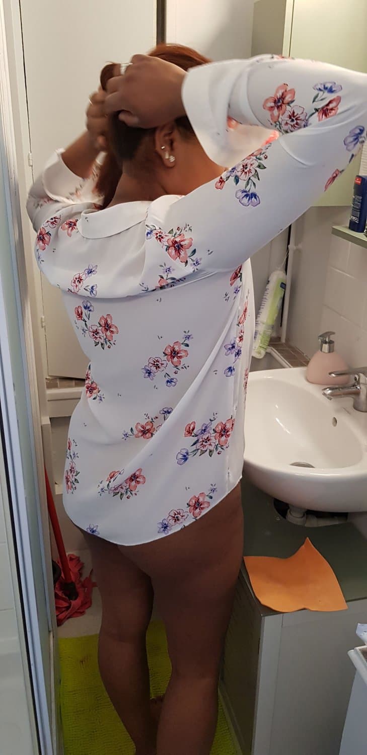 Click to view full size My hotwife in thé bathroom