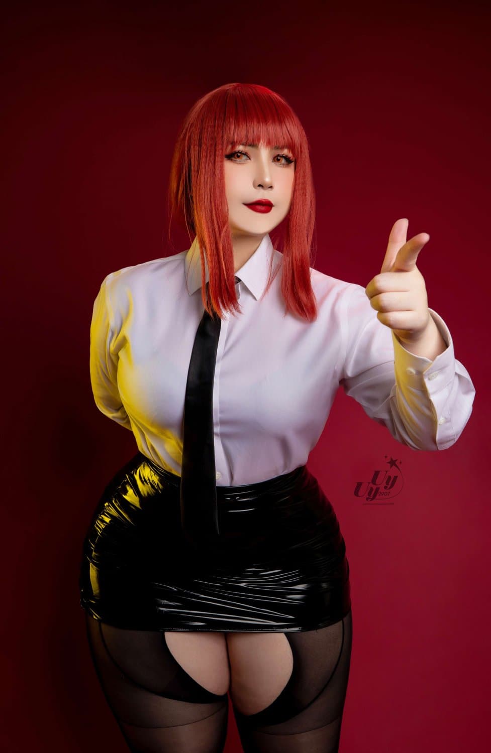 Thicc Ass Makima Cosplayer