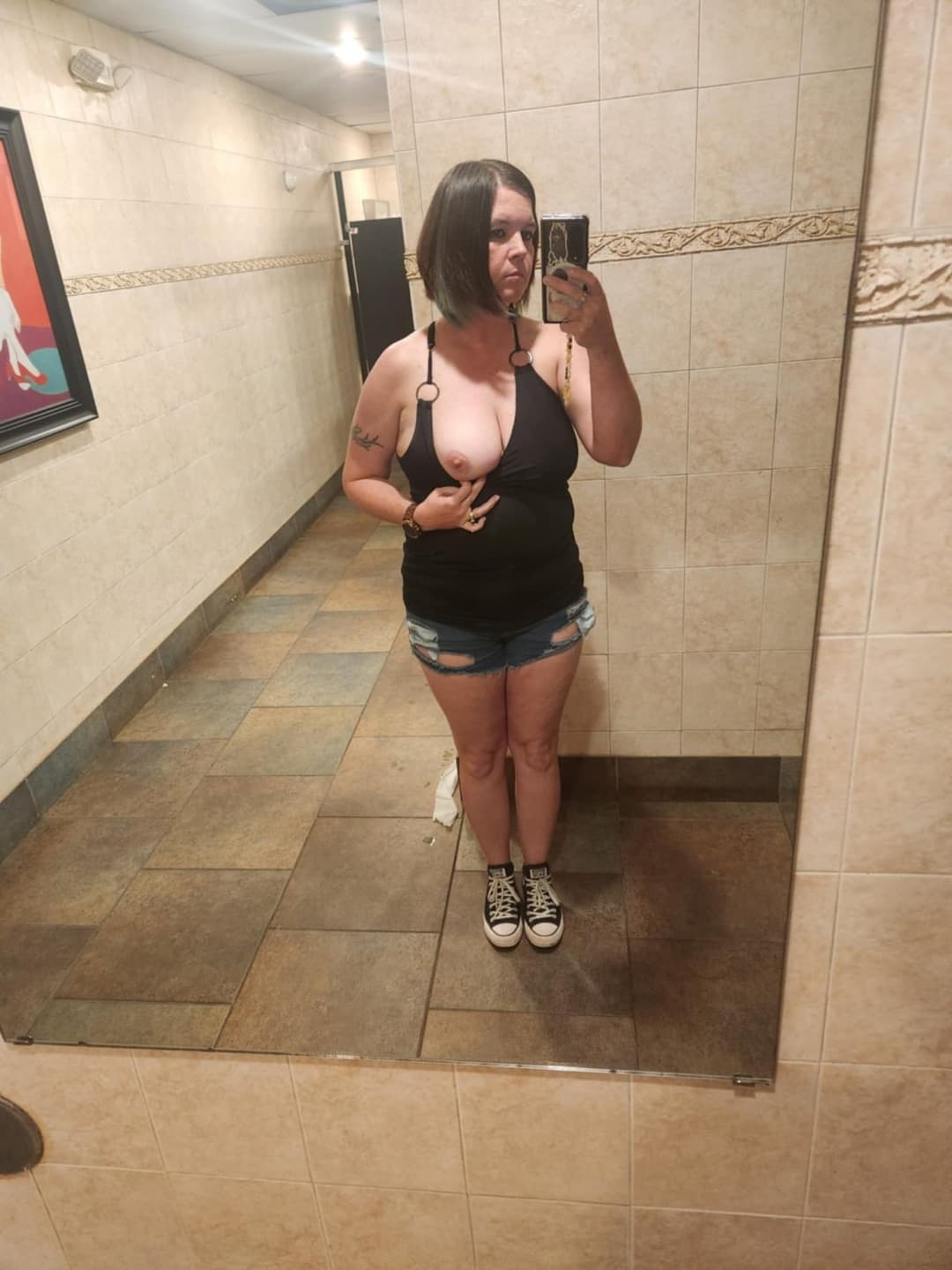 Horny housewife Jen wants to be caught naked in public