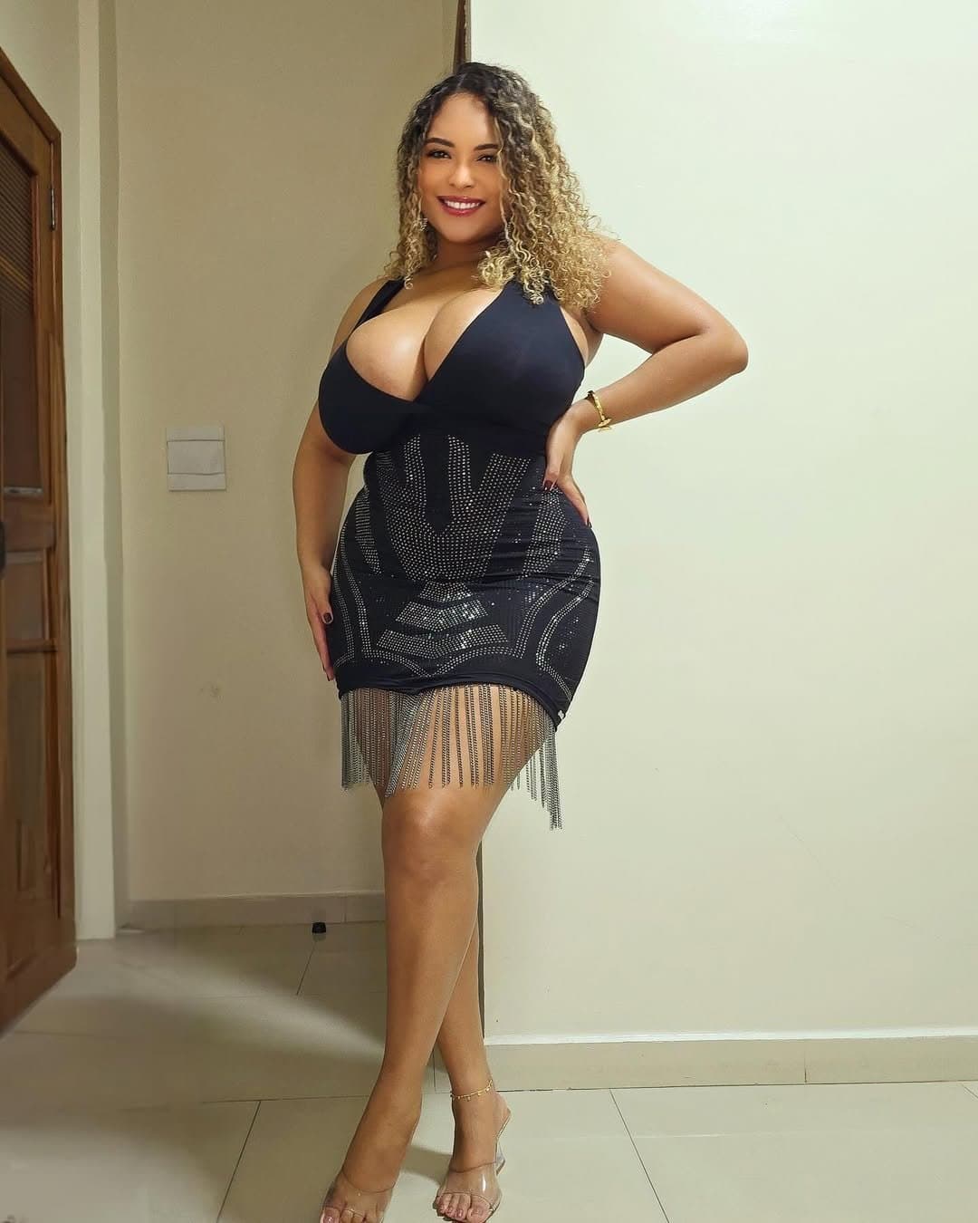 A gostosa TETUDA mais safada que vc verá hoje