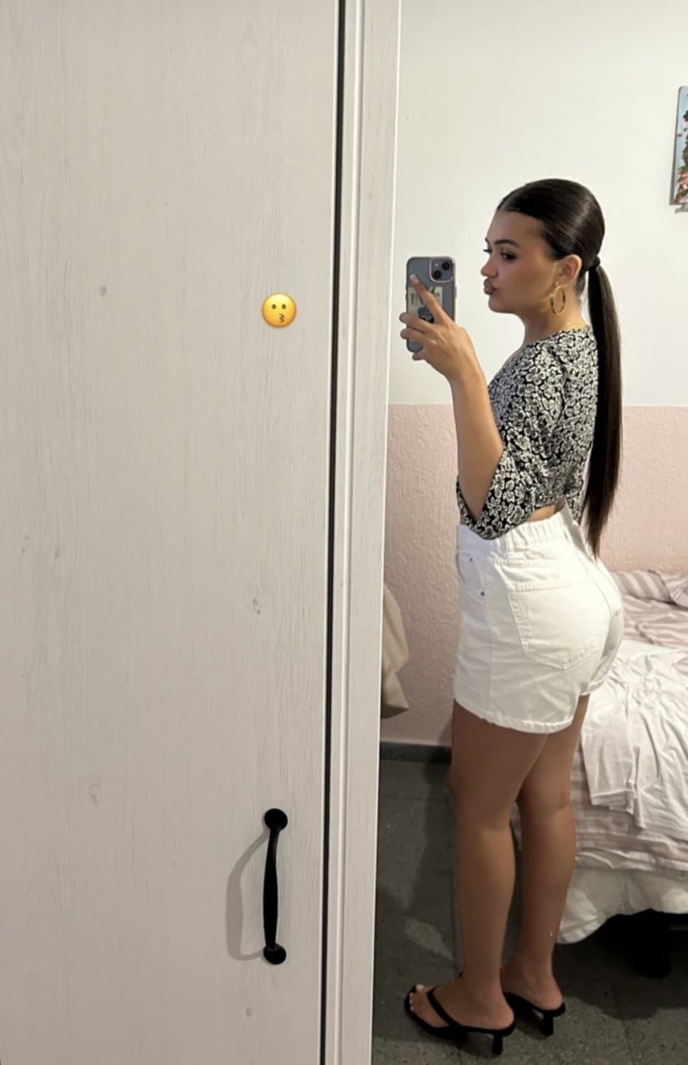 Ainara chinea, una puta ninfomana cuyo único talento es levantar pollas y ser una cerda