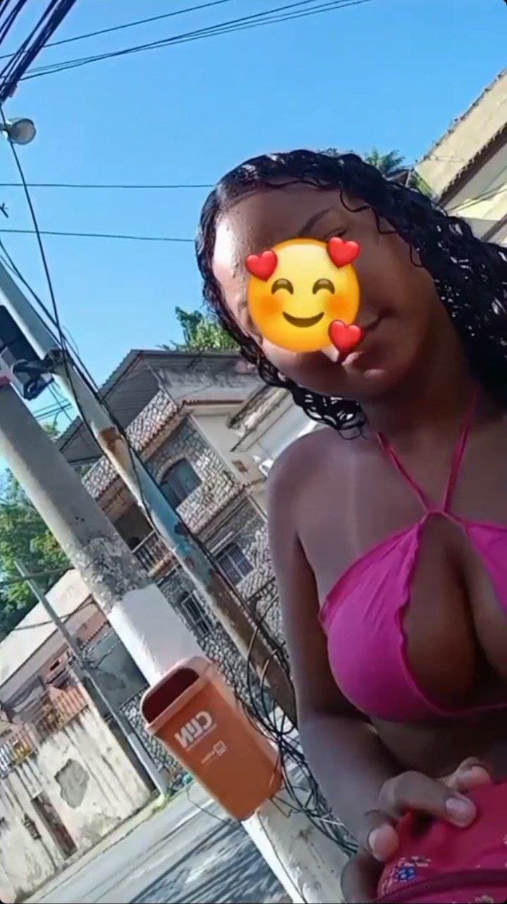 Click to view full size ESSA MORENINHA GOSTOSA MERECE QUANTAS GOZADAS?