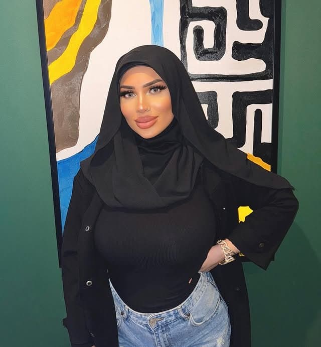 Curvy Lebanese- German Hijabi Whore