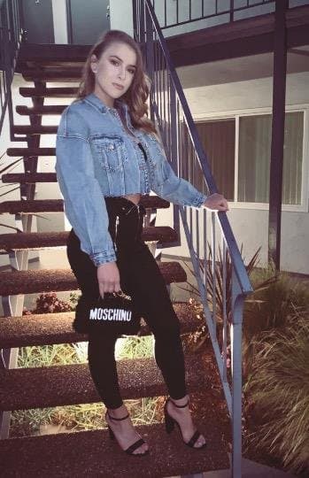 Click to view full size 24 year old Blonde Amy escort in Orange County ca