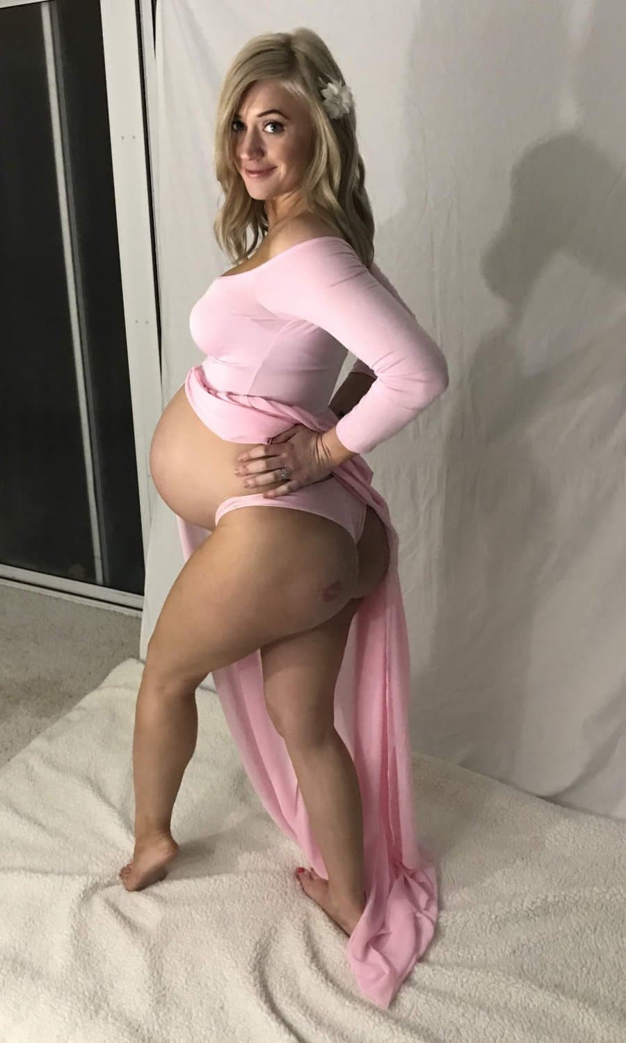 Paternity shoot and some BTS fun 8 months pregnant with baby girl ?