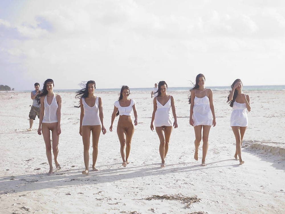 Bottomless Girls in Public 1