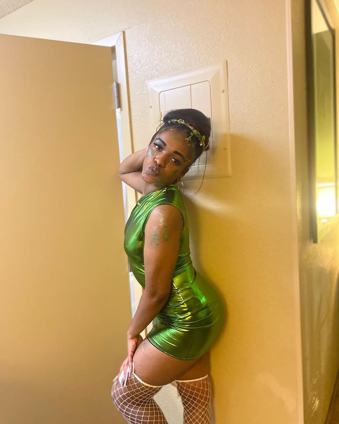 Black fuckmeat Jessiah spreads herself in public