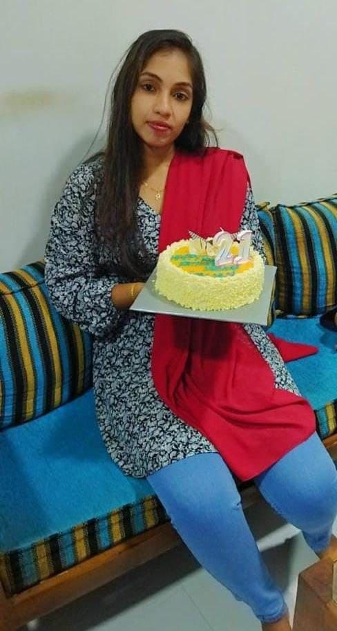 NAUGHTY BUSTY BANGLA GF ? SELFSHOT TEASING